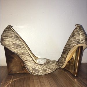 BCBG MAXAZRIA WEDGE